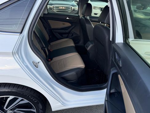 Used 2021 Volkswagen Jetta SEL Premium image 11