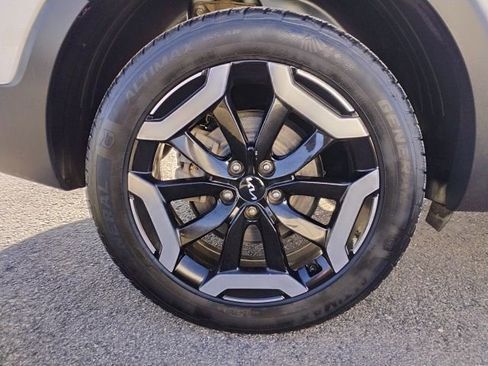 Used 2023 Kia Telluride S image 18