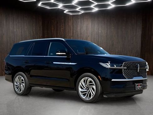 Used 2025 Lincoln Navigator Reserve AWD/4WD image 1