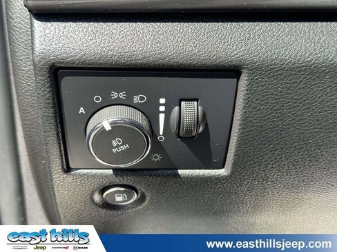 Used 2022 Jeep Grand Cherokee Laredo X AWD/4WD image 27