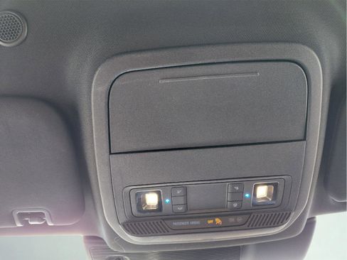 Used 2020 Ford Explorer XLT image 33