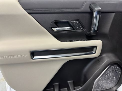 Used 2026 GMC Hummer EV SUV AWD/4WD image 16