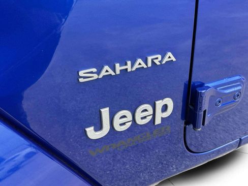 Used 2019 Jeep Wrangler Unlimited Sahara AWD/4WD image 13