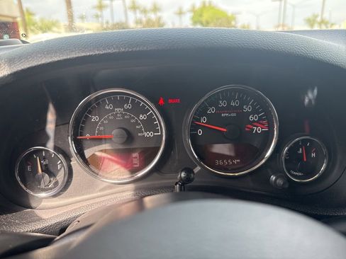 Used 2017 Jeep Wrangler Unlimited Rubicon image 13