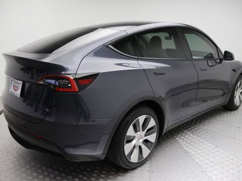 Used 2021 Tesla Model Y Long Range image 8