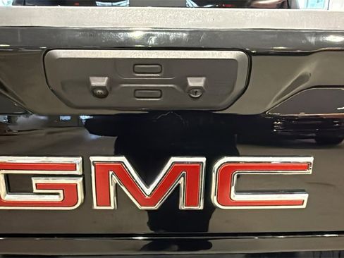 Used 2024 GMC Sierra 1500 AT4 w/ Technology Package image 9