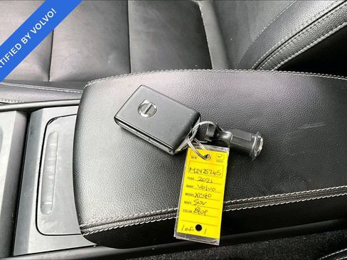 Used 2021 Volvo XC40 T4 Momentum w/ Protection Package Premier FWD image 10