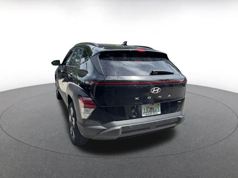 Used 2025 Hyundai Kona SEL AWD/4WD image 3