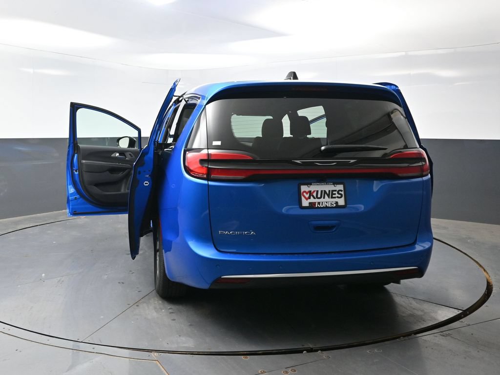 New 2027 Chrysler Pacifica Select w/ Family Tech Group FWD image 48