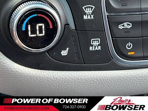 Used 2022 Chevrolet Equinox LT AWD/4WD image 17