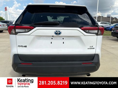 Used 2024 Toyota RAV4 LE AWD/4WD image 4