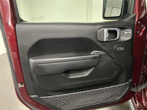 Used 2022 Jeep Wrangler Unlimited Rubicon w/ Cold Weather Group image 22