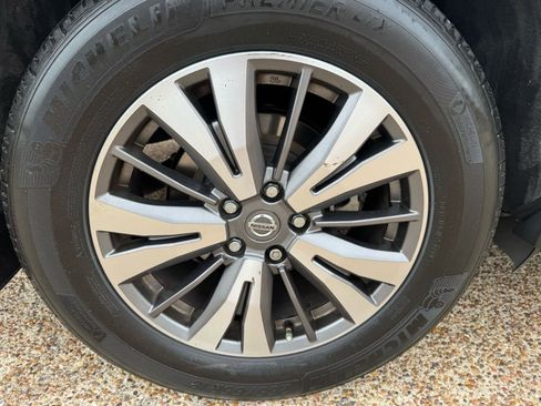 Used 2020 Nissan Pathfinder S image 31