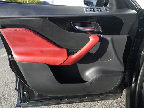 Used 2017 Jaguar F-PACE R-Sport image 29