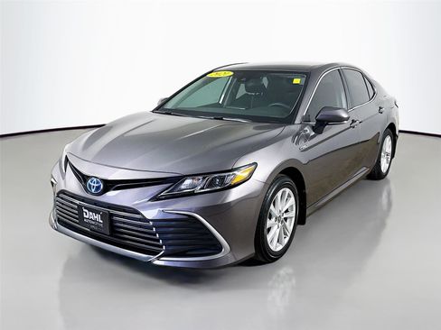 Used 2021 Toyota Camry LE FWD image 4
