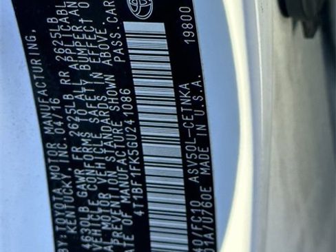 Used 2016 Toyota Camry LE image 9