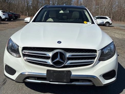 Used 2017 Mercedes-Benz GLC 300 4MATIC image 4
