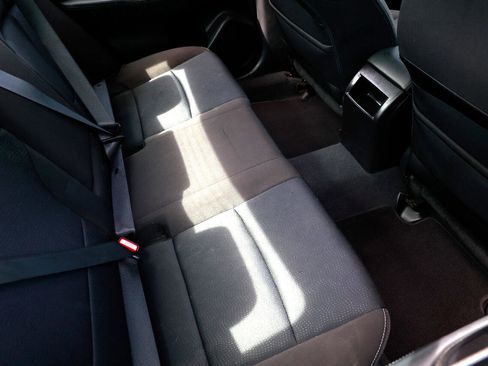 Used 2017 Subaru Legacy 2.5i Premium image 12