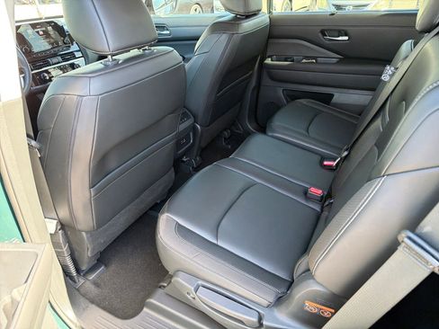 Certified 2024 Nissan Pathfinder SL image 18