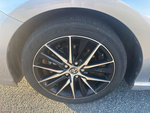 Used 2024 Toyota Camry SE image 11