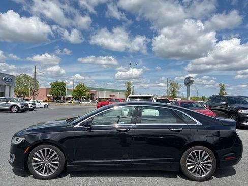 Used 2017 Lincoln MKZ Premiere FWD image 3