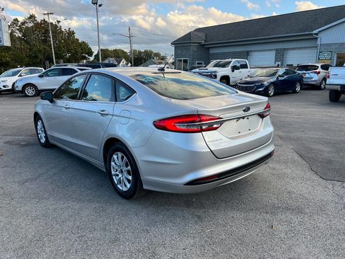 Used 2018 Ford Fusion S image 2