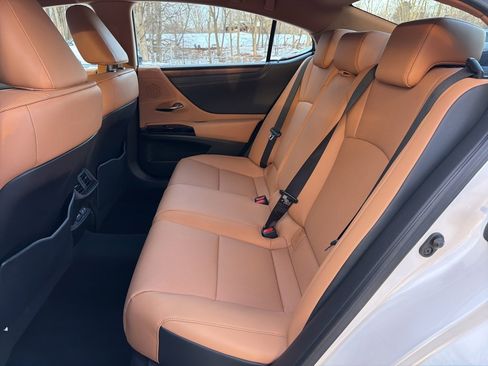 Used 2023 Lexus ES 350 w/ Premium Package image 13