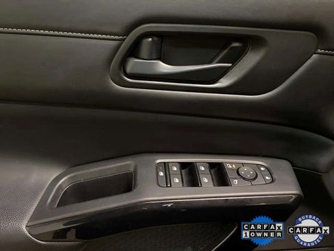 Used 2024 Nissan Pathfinder S image 31
