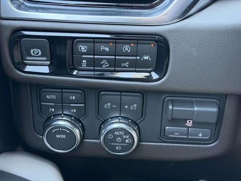 New 2026 GMC Yukon Elevation AWD/4WD image 18