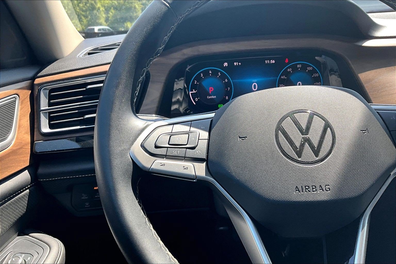 Used 2025 Volkswagen Atlas SE AWD/4WD image 12