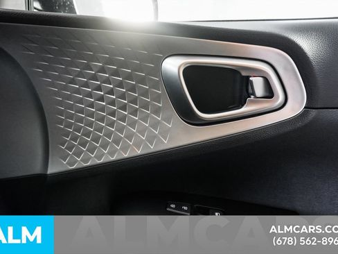 Used 2025 Kia Soul LX w/ LX Technology Package FWD image 34
