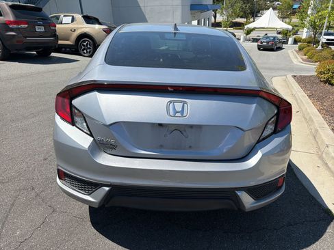 Used 2019 Honda Civic EX image 9