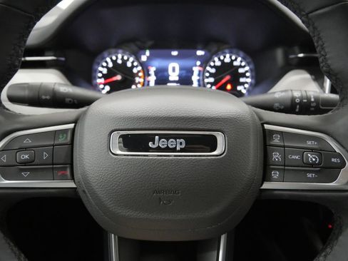 Used 2025 Jeep Compass Limited image 15