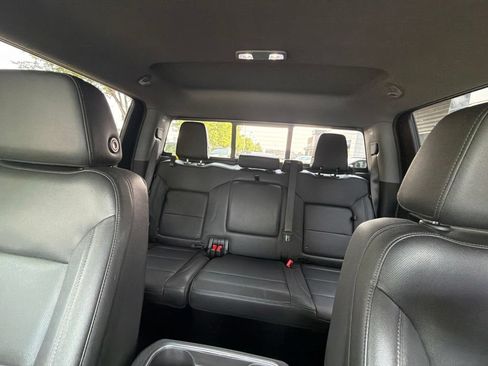 Used 2024 GMC Sierra 2500 SLT w/ SLT Premium Package AWD/4WD image 18