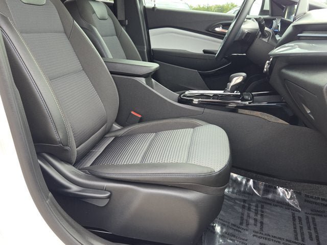 Used 2025 Chevrolet Trax LT w/ Driver Confidence Package FWD image 4