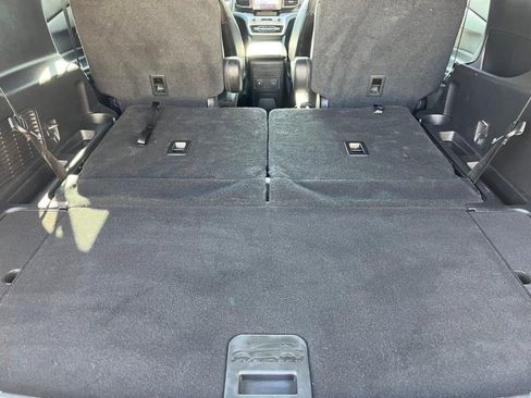 Used 2022 Ford Explorer XLT w/ Equipment Group 202A AWD/4WD image 11