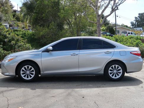 Used 2016 Toyota Camry LE FWD image 3