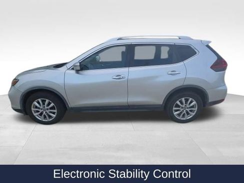 Used 2018 Nissan Rogue SV image 13