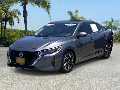 Certified 2025 Nissan Sentra SV FWD image 1