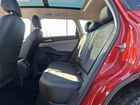 Used 2022 Volkswagen Taos SE w/ Panoramic Sunroof Package AWD/4WD image 10