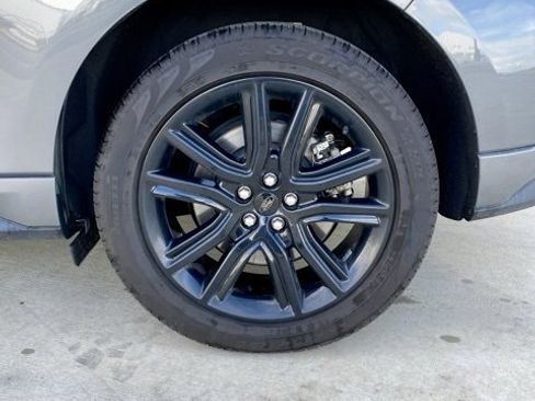 Used 2024 Ford Edge ST-Line image 9