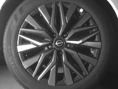 Used 2025 Nissan Altima 2.5 SV FWD image 15