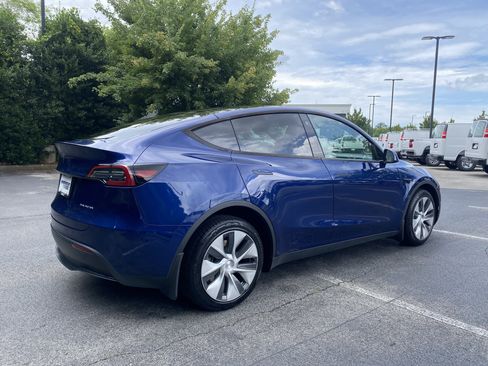 Used 2023 Tesla Model Y Long Range AWD/4WD image 9