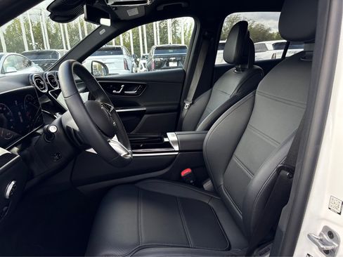 Used 2025 Mercedes-Benz GLC 300 4MATIC image 9