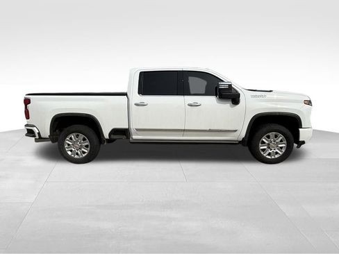 Used 2024 Chevrolet Silverado 2500 High Country w/ High Country Premium Package image 3