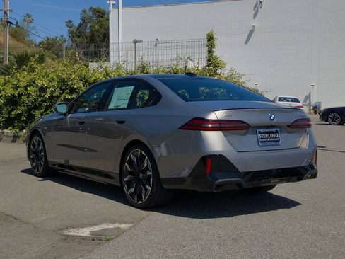 New 2026 BMW 550e xDrive w/ Premium Package AWD/4WD image 17
