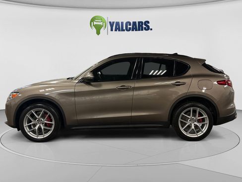 Used 2019 Alfa Romeo Stelvio Ti Sport w/ Quick Order Package 22S Sport AWD/4WD image 2