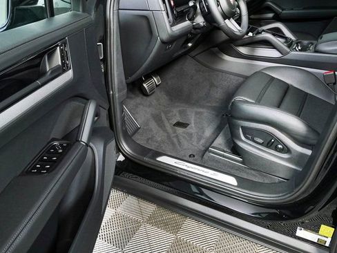 New 2026 Porsche Cayenne S AWD/4WD image 8