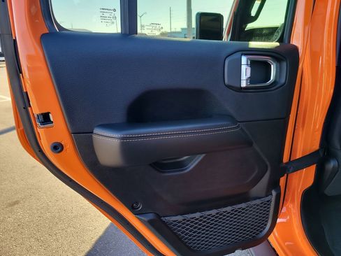 Used 2025 Jeep Wrangler Unlimited Rubicon 392 image 9