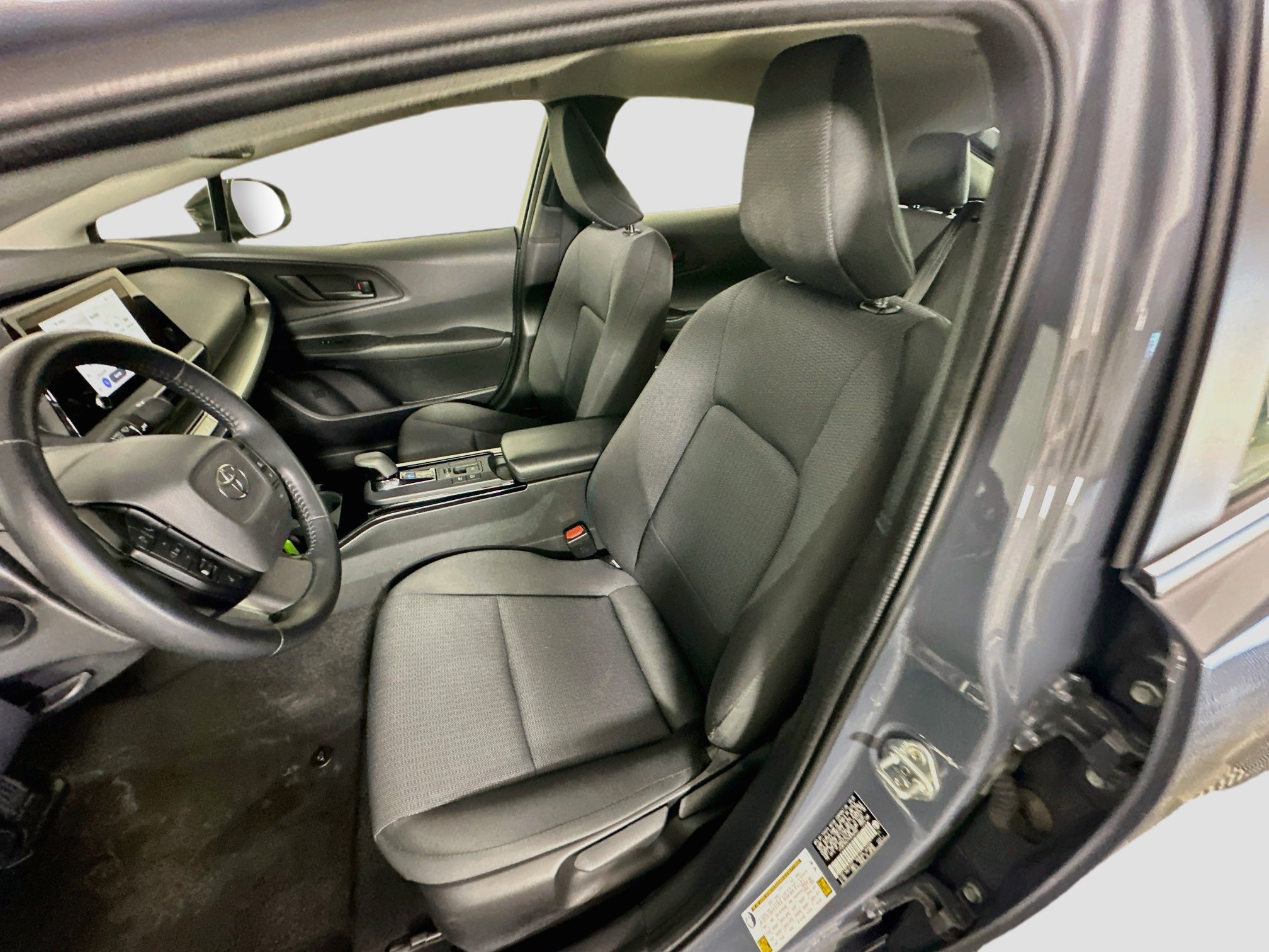 Used 2025 Toyota Prius LE FWD image 13
